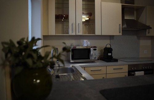 Eckersdorf Apartment | Apartment 'Ferienwohnung Zum Lausbub' with Wi-Fi