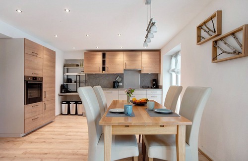 Altusried Apartment | Apartment 'Ferienwohnung Birke' with Mountain View, Private Terrace and Wi-Fi