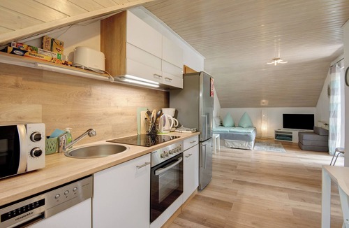 Kumhausen Apartment | Apartment 'Ferienwohnung Elli Bei Landshut' with Balcony and Wi-Fi