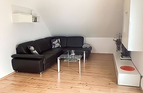 Muenchberg Apartment | Apartment 'Ferienwohnung Tor Zur Natur' with Mountain View, Balcony and Wi-Fi