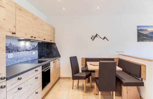 Farchant Apartment | Apartment 'Ferienwohnung Vrenal' with Mountain View, Shared Garden and Wi-Fi