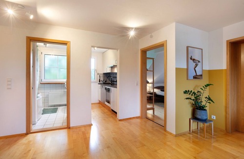 Weilheim Apartment | Apartment 'Ferienwohnung Fellagrün' with Mountain View, Shared Garden and Wi-Fi
