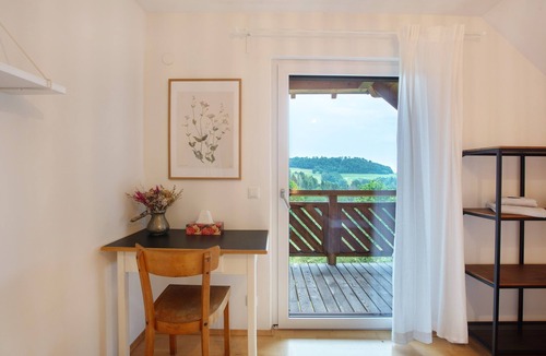 Weilheim Apartment | Apartment 'Ferienwohnung Fellagrün' with Mountain View, Shared Garden and Wi-Fi