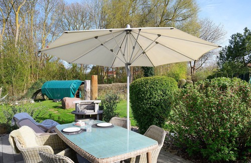 Kaegsdorf Apartment | Apartment 'Ferienwohnungen Meerblick -' with Private Terrace, Garden View, and Wi-Fi