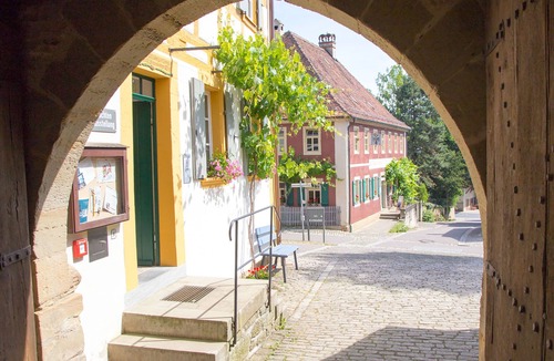 Monchsondheim Apartment | Apartment 'Ferienwohnung Kammer' with Private Terrace, Shared Garden and Wi-Fi