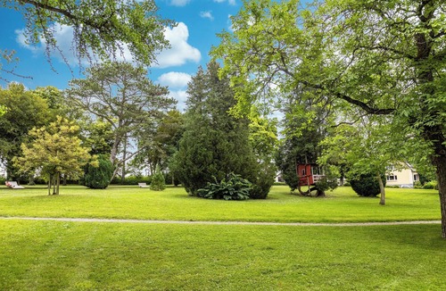 Reichenau Island Apartment | 'Apartment Fetscher 1' close to the Lake with Shared Pool & Wi-Fi