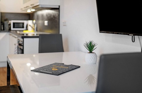 Goppertsweiler Apartment | Apartment 'Fewo Gänseblümle' with Mountain View, Shared Pool and Wi-Fi