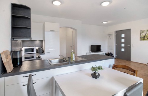 Goppertsweiler Apartment | Apartment 'Fewo Obstbäumle' with Mountain View, Shared Pool and Wi-Fi