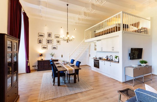 Oberhundem Apartment | Apartment 'Fewo Saalstube, Adolphsburg' with Shared Garden and Wi-Fi