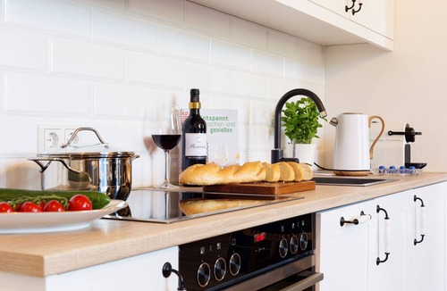 Oberhundem Apartment | Apartment 'Fewo Saalstube, Adolphsburg' with Shared Garden and Wi-Fi