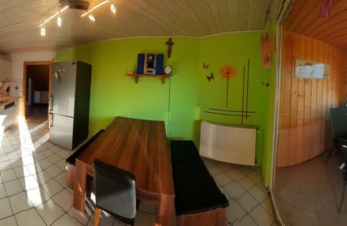 Hollfeld Apartment | Apartment 'Fewo Tanja's Blumenparadies' with Private Terrace, Shared Garden and Wi-Fi