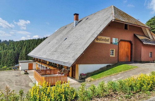 Schwarzenbach Apartment | Apartment 'Fichte' with Shared Garden, Balcony and Wi-Fi