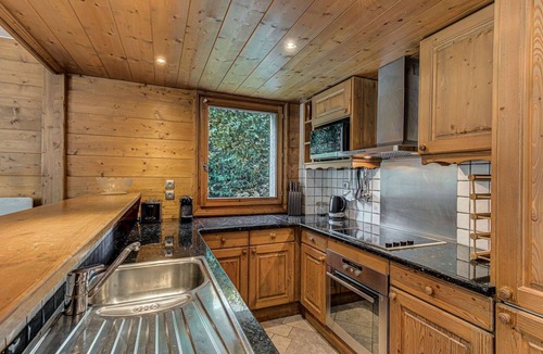 Chamonix City Centre Apartment | Apartment Villa Vallet - Alpes Agency - Chamonix Old Town - Sleeps 6