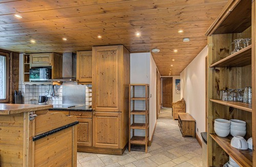 Chamonix City Centre Apartment | Apartment Villa Vallet - Alpes Agency - Chamonix Old Town - Sleeps 6