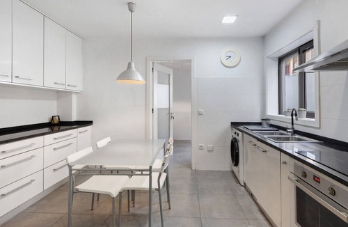 Furadouro Apartment | Apartment 'Furadouro 30 Meters from the Beach' with Wi-Fi and Air Conditioning