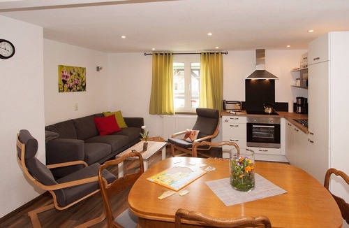 Wildewiese Apartment | Apartment 'Gänseblume' with Private Terrace, Shared Garden and Wi-Fi