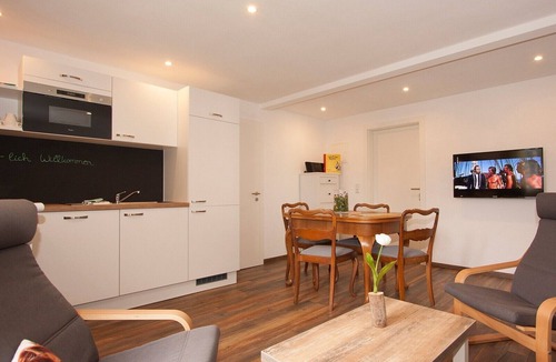 Wildewiese Apartment | Apartment 'Gänseblume' with Private Terrace, Shared Garden and Wi-Fi