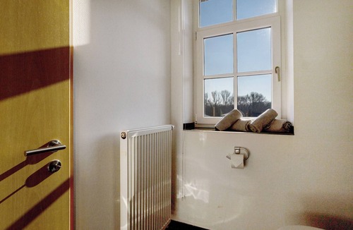 Bergkamen Apartment | Apartment 'Gepflegtes Marina-Rünthe' with Wi-Fi