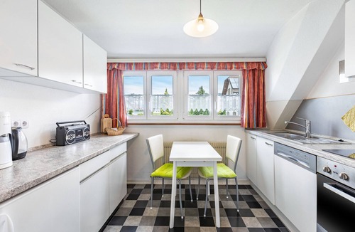 Ohningen Apartment | Apartment 'Gita' with Lake View, Private Garden and Wi-Fi