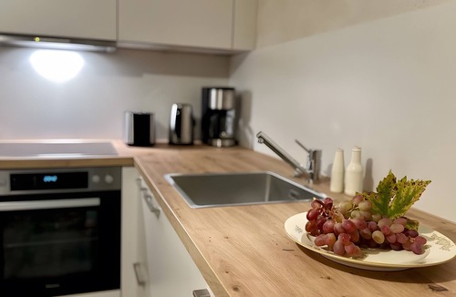 Offenburg Apartment | Apartment 'Groß' with Shared Garden and Wi-Fi