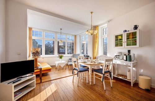 Travemuende Apartment | Apartment 'Haus Übersee Wohnung Fidji' with Private Terrace, Shared Garden and Wi-Fi