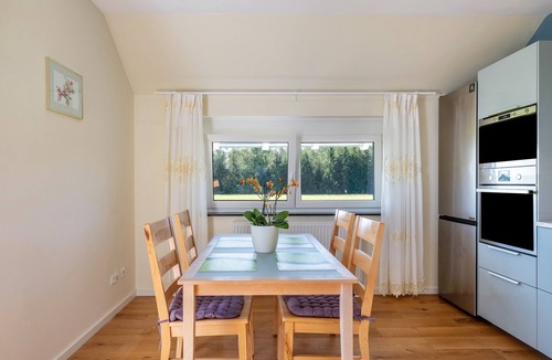 Roetenbach Apartment | Apartment "Haus Rosengarten" with Balcony and Wi-Fi