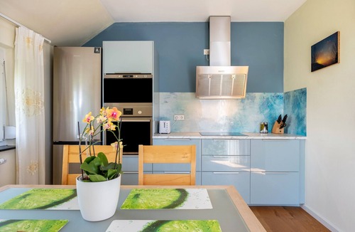 Roetenbach Apartment | Apartment "Haus Rosengarten" with Balcony and Wi-Fi