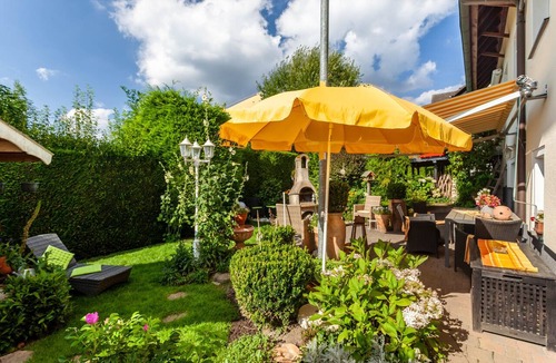 Arnsberg Apartment | Apartment 'Haus Ute' with Private Terrace, Private Garden and Wi-Fi