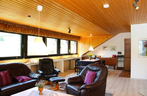 Untervalme Apartment | Apartment 'Helene' with Shared Garden and Balcony