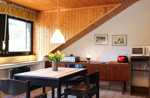 Untervalme Apartment | Apartment 'Helene' with Shared Garden and Balcony