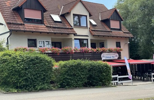 Leinburg Apartment | Apartment 'Helles 1 Zimmer In' with Shared Garden and Wi-Fi