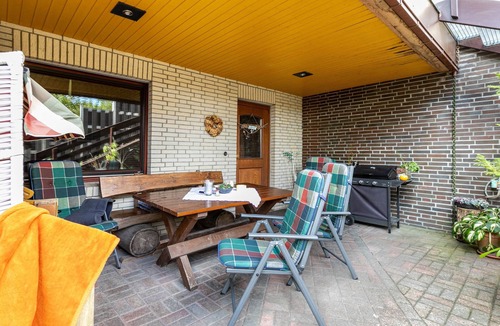 Bargenstedt Apartment | Apartment 'Hennings' with Private Terrace, Shared Garden and Wi-Fi