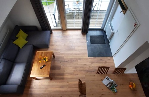 Finnentrop Apartment | Apartment 'Heuboden' with Shared Garden, Balcony and Wi-Fi