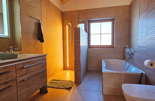 Halblech Apartment | Apartment Hipp No. 10 - 67m² new building on the top floor with balcony, mountain and castle view Top location