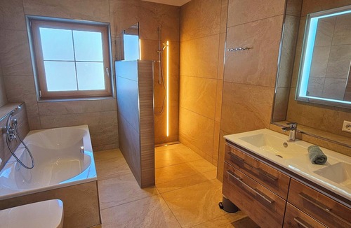 Halblech Apartment | Apartment Hipp No. 11 - 67m² new building on the top floor with balcony, mountain and castle view Top location