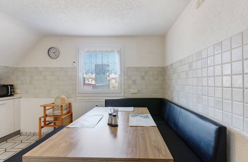 Steisslingen Apartment | Apartment 'Honacker' with Private Terrace, Shared Garden and Wi-Fi
