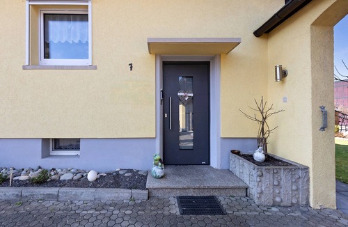 Steisslingen Apartment | Apartment 'Honacker' with Private Terrace, Shared Garden and Wi-Fi