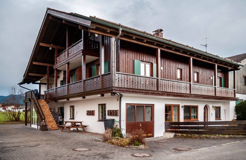 Urspring Apartment | Apartment 'In Urspring Am Lechstausee' with Mountain View, Shared Garden and Balcony