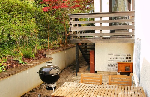 Munchen District Apartment | Apartment 'Im Münchner-süden' with Private Terrace, Private Garden and Wi-Fi