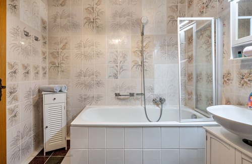 Nussdorf am Inn House | Apartment In A Hotel 'Nußdorfer Hof - Apartment 8' with Mountain View, Balcony and Wi-Fi