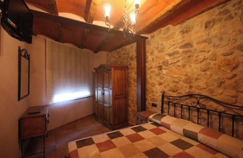 Pauls House | Apartment In A Hotel 'Casa Rural Cal Puyo' with Mountain View, Wi-Fi and Air Conditioning