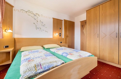 Valdaora di Sopra House | Apartment In A Hotel 'Residence Oberhauser Apt 6' with Mountain View, Shared Terrace and Wi-Fi