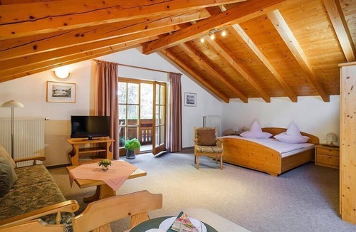 Weissbach Apartment | Apartment in Bayerisch Gmain with balcony or terrace