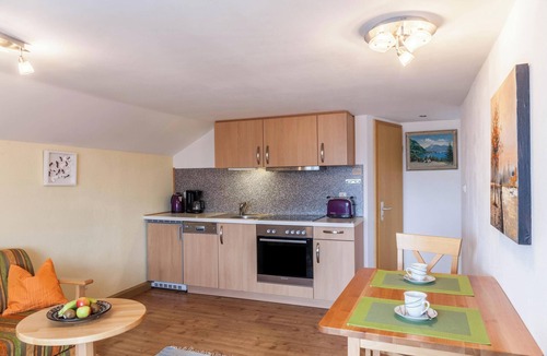 Bad Kohlgrub Apartment | Apartment in Gästehaus Lengdobler with Mountain View, Wi-Fi & Balcony