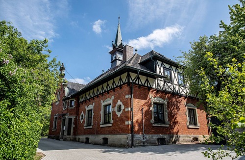 Spittelstein Apartment | Apartment in historical building - old school