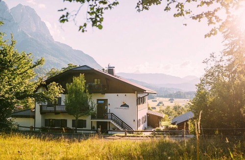Garmisch-Partenkirchen Apartment | *Apartment in unique Location, inmidst the Ski and Hiking area