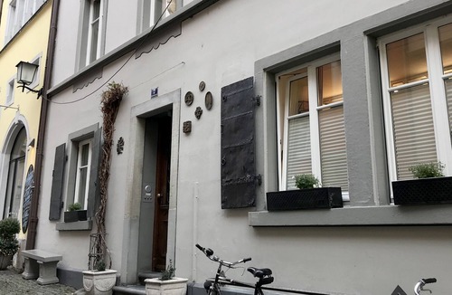 Insel Apartment | Apartment Insel-Residenz 1 - stylish old town manor house on the island