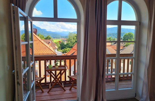Grassau Apartment | Apartment Kaiserblick approx. 86 sqm in the village center up to 4 persons, balcony, 2 separate bedrooms