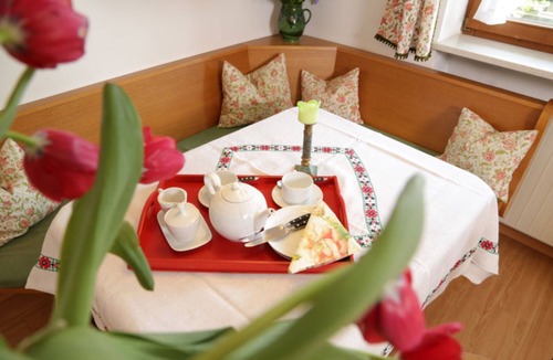 Waging am See Apartment | Apartment 'Kauderer - Wohnung 1' with Private Terrace, Shared Garden and Wi-Fi