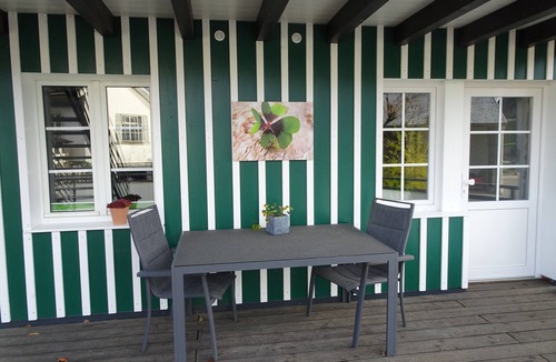 Wildewiese Apartment | Apartment 'Kleeblatt' with Private Terrace, Shared Garden and Wi-Fi